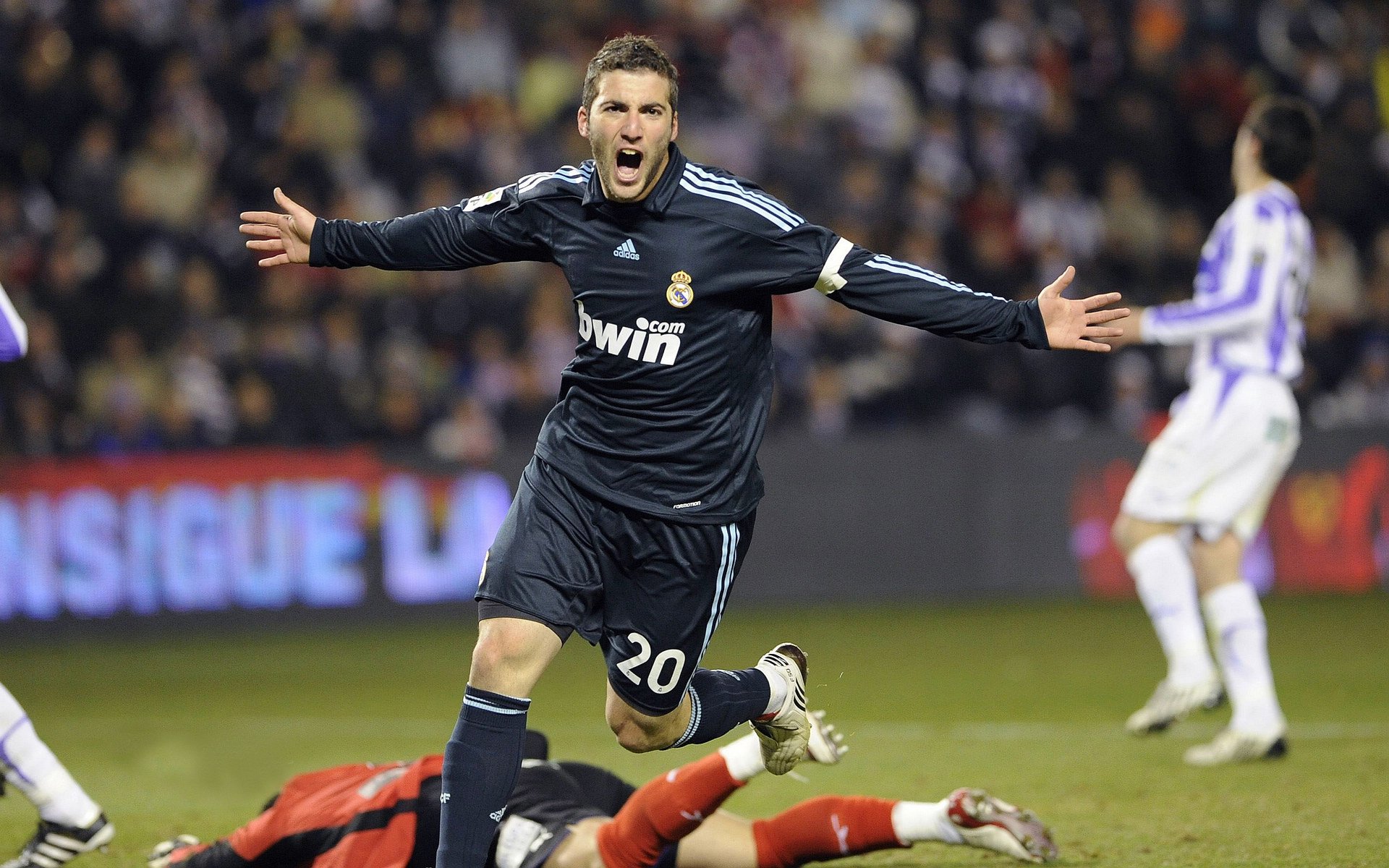 英超争冠，教练赞战术创新，英超冠军教练